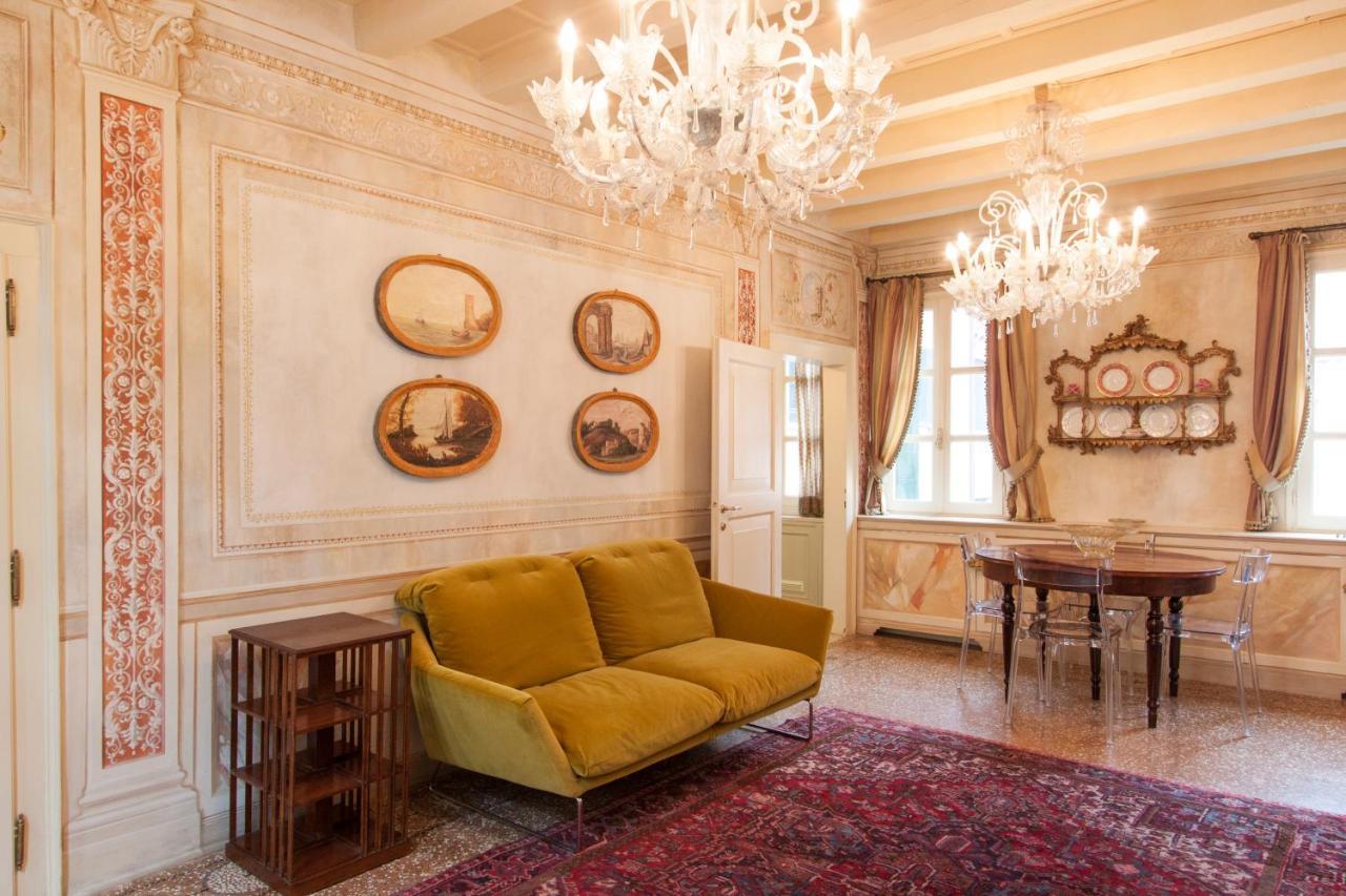 Explore Venice From A Sophisticated Hideaway In San Polo Exterior photo