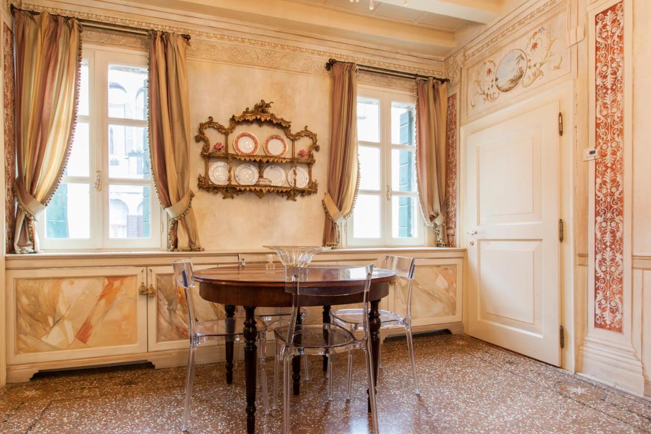 Explore Venice From A Sophisticated Hideaway In San Polo Exterior photo