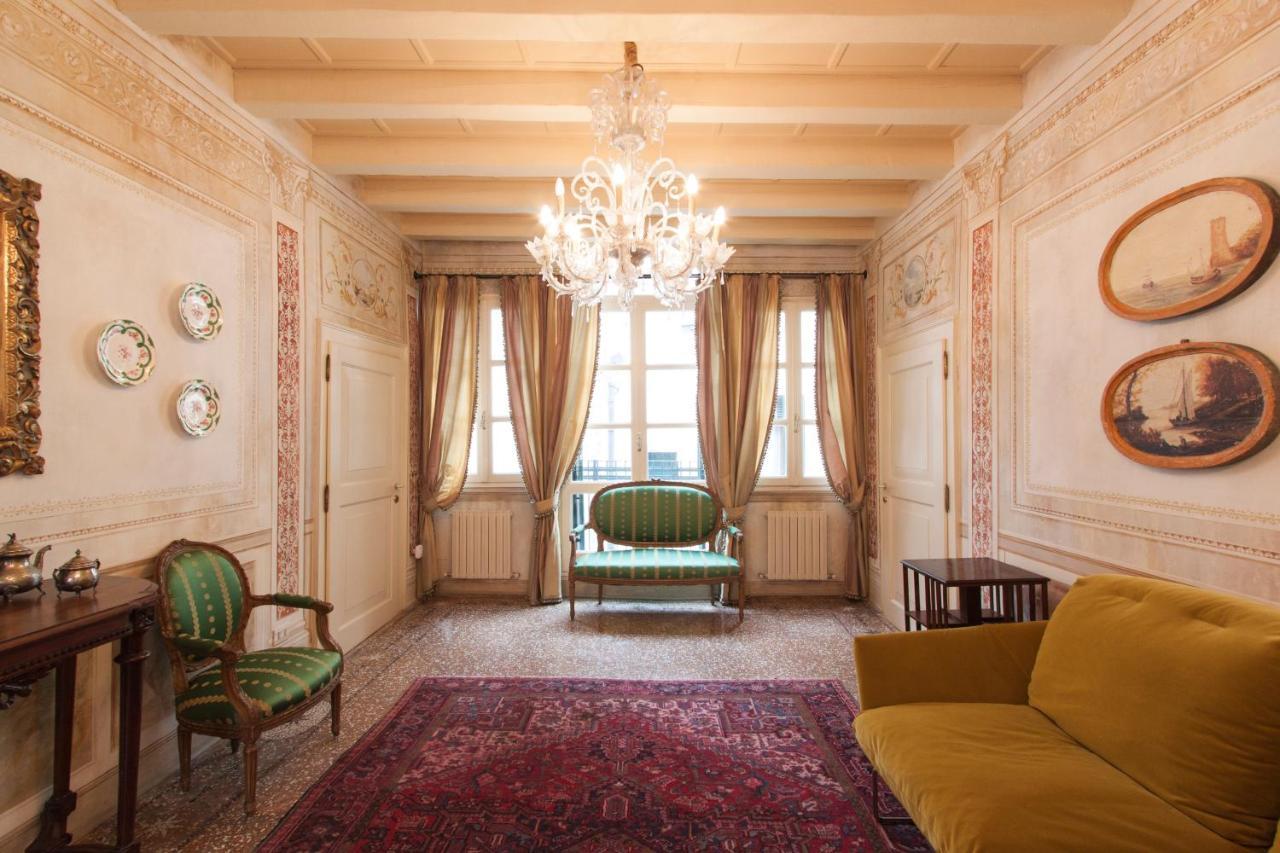 Explore Venice From A Sophisticated Hideaway In San Polo Exterior photo