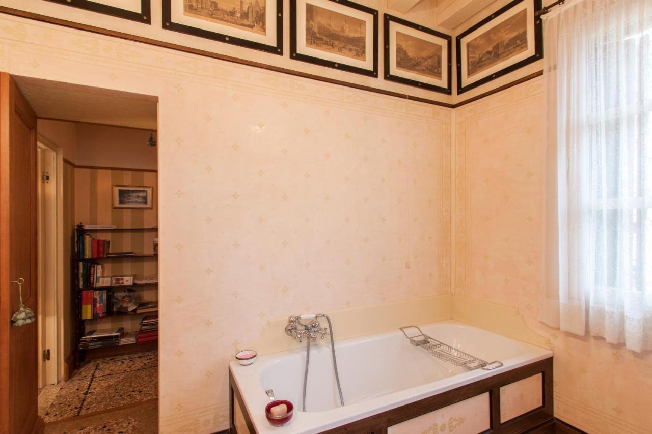 Explore Venice From A Sophisticated Hideaway In San Polo Exterior photo