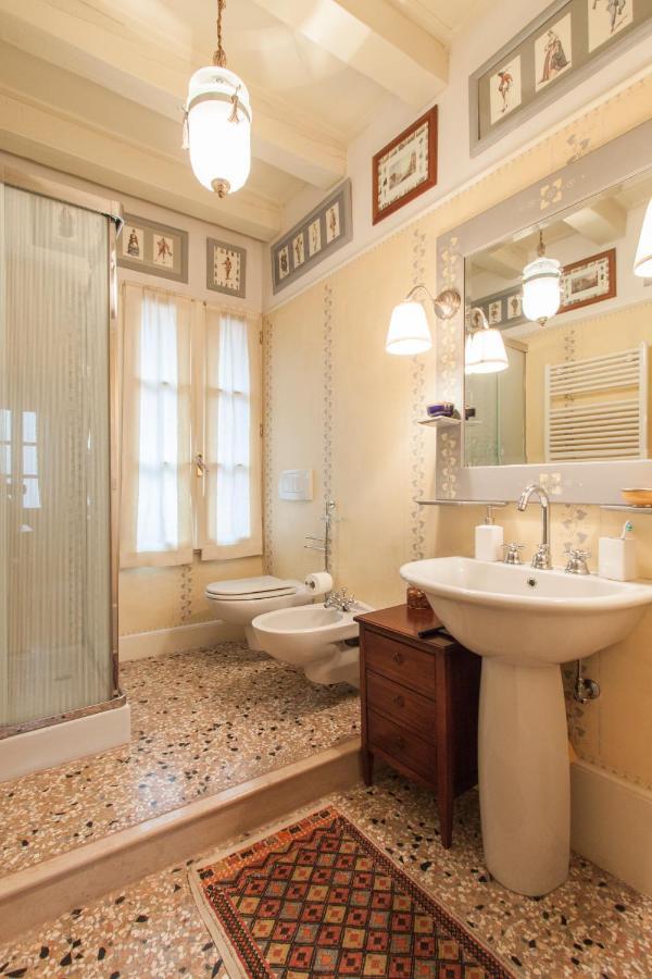 Explore Venice From A Sophisticated Hideaway In San Polo Exterior photo