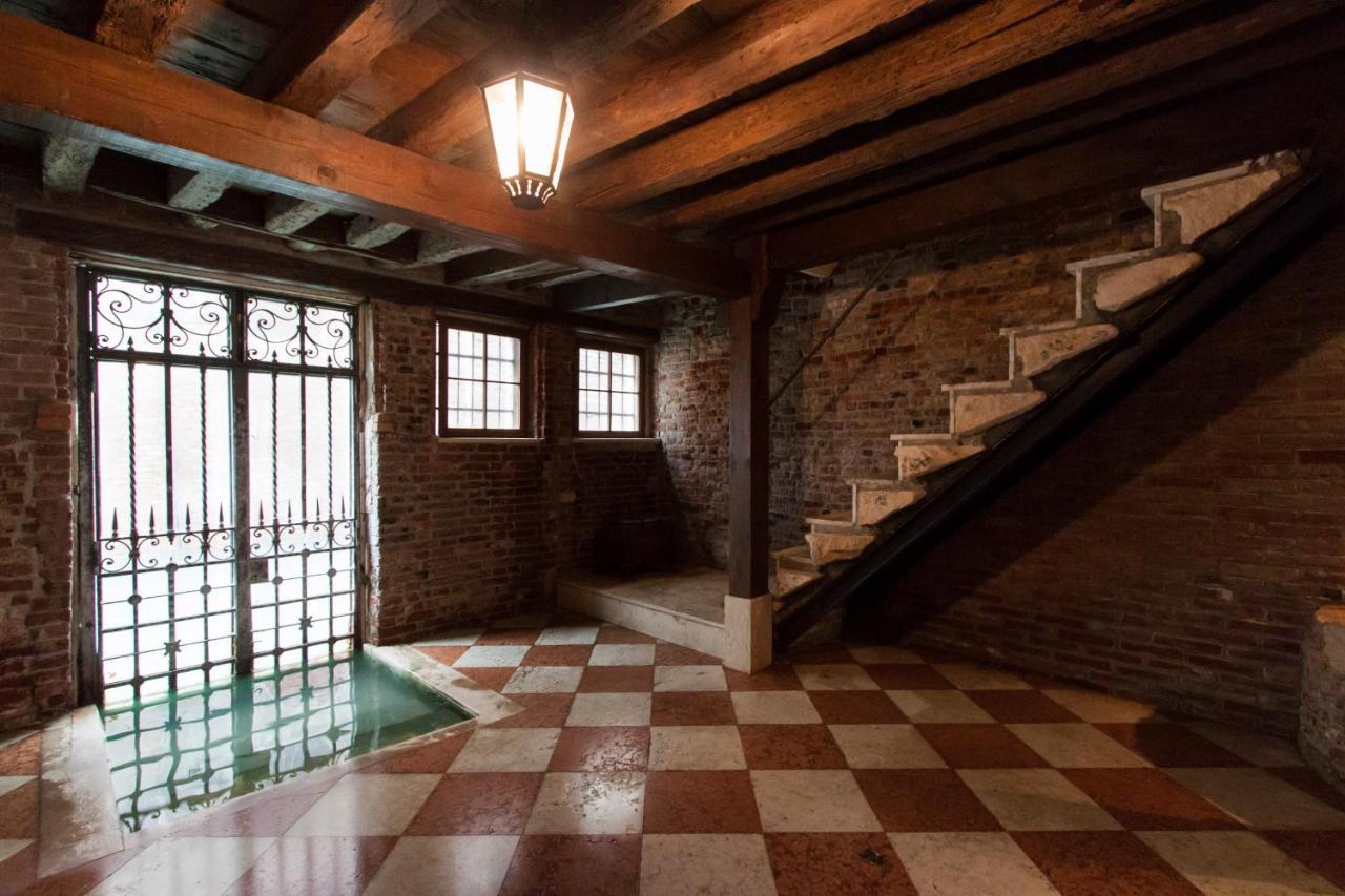 Explore Venice From A Sophisticated Hideaway In San Polo Exterior photo