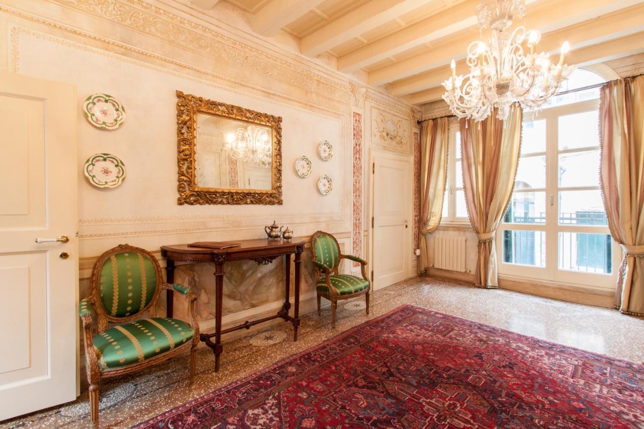 Explore Venice From A Sophisticated Hideaway In San Polo Exterior photo