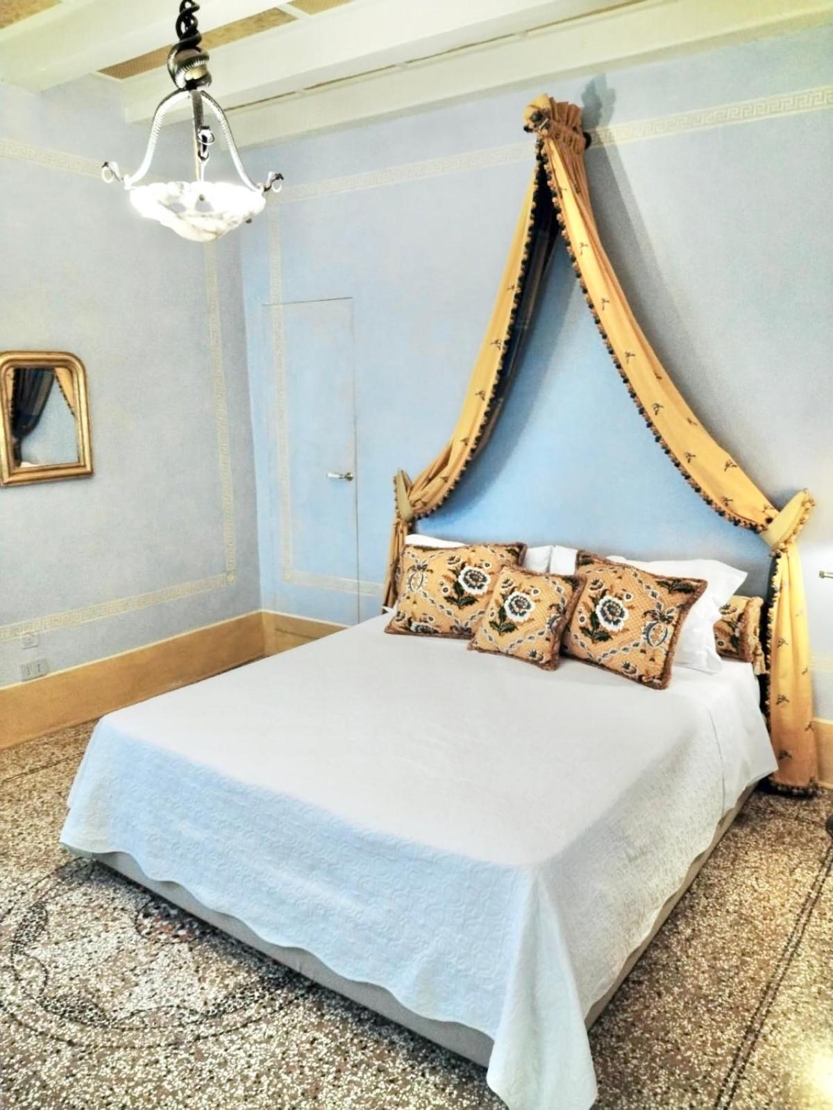 Explore Venice From A Sophisticated Hideaway In San Polo Exterior photo